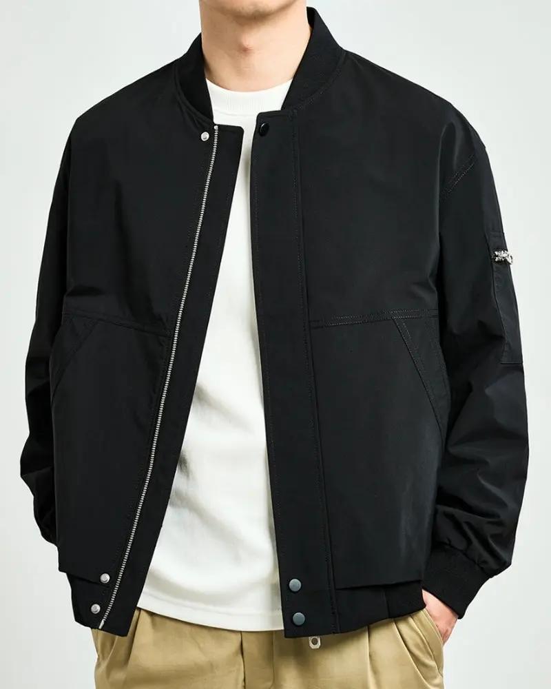 Veste bomber minimaliste grise de la marque Old Money, avec design épuré et coupe élégante.