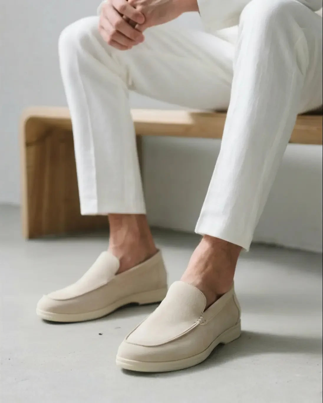 Mocassins en daim Old Money de couleur mocha, pointure EU 39, vue de face, détails du design élégant et matière douce.