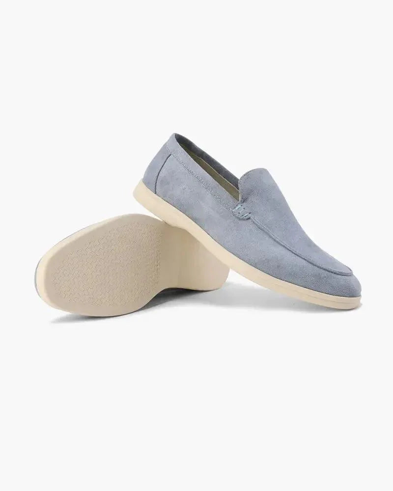 Mocassins en daim Old Money de couleur moka, taille EU 39, vue de face avec semelle en caoutchouc.