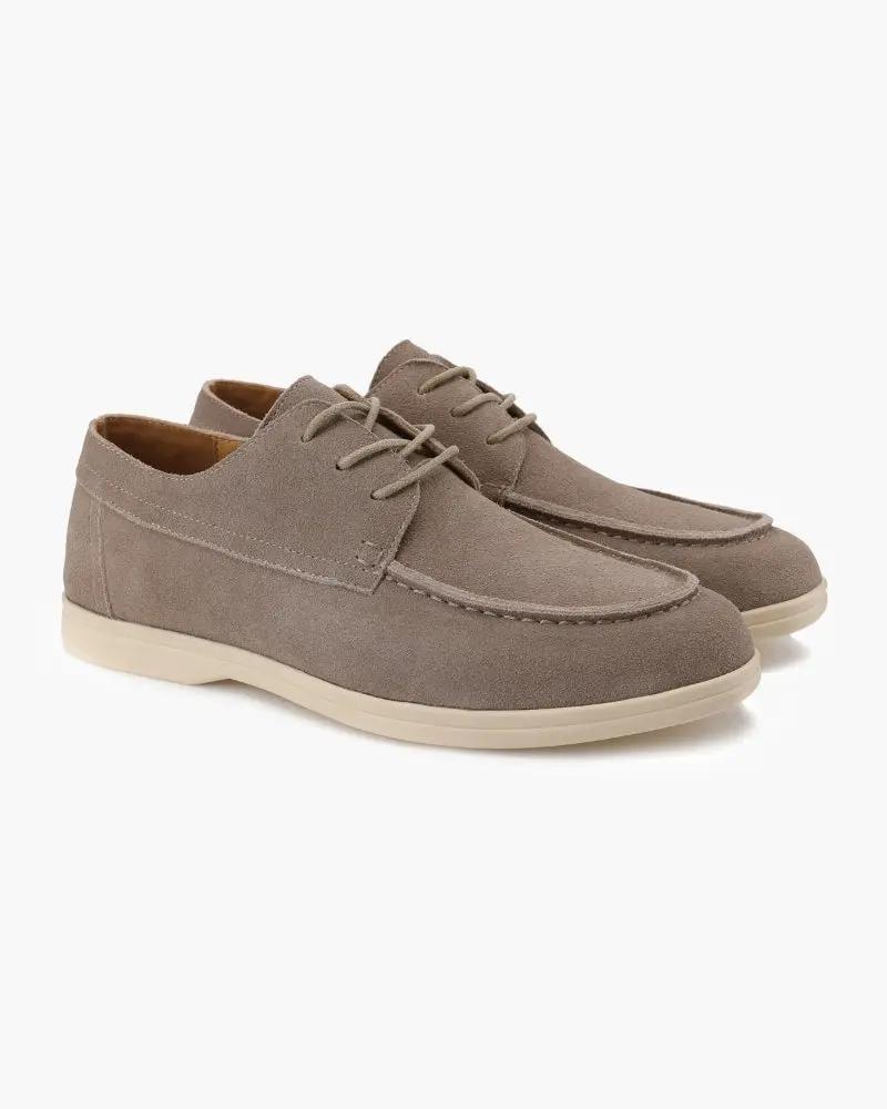 Chaussures en daim premium Old Money avec lacets, couleur mocha, taille EU 39, vue de face sur fond blanc.