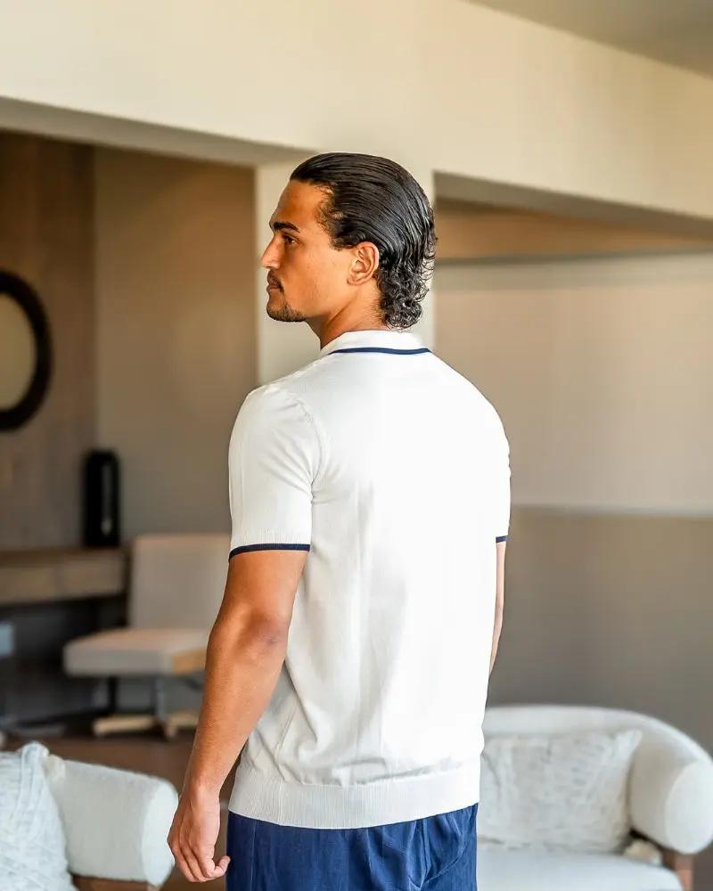 Polo Monaco Edge Old Money en bleu marine, taille XS, en tissu doux avec col classique et boutons.
