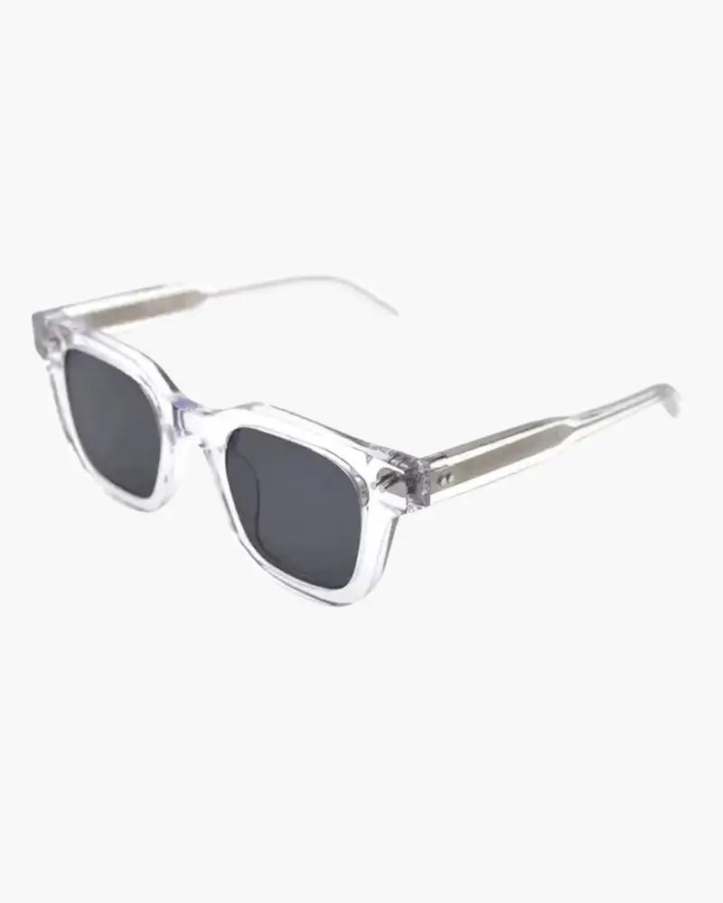 Lunettes de soleil transparentes Old Money Miami avec monture rectangulaire et verres teintés pour un style tendance.