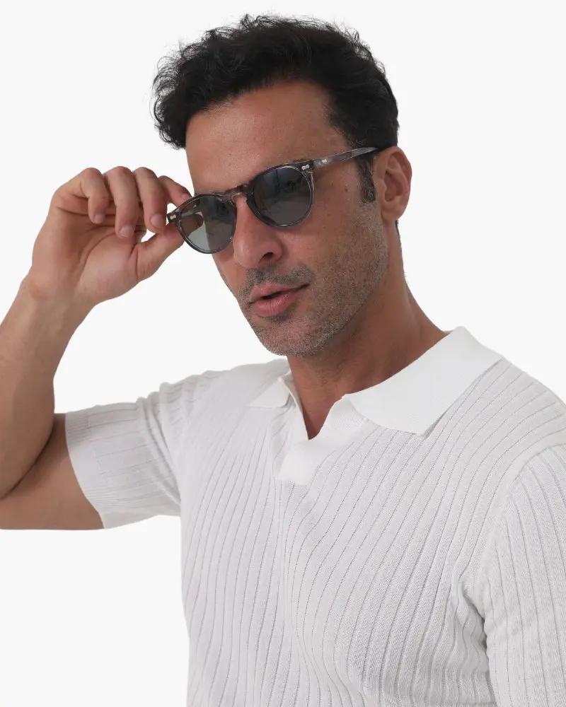 Lunettes de soleil Old Money polarisées transparentes, design élégant, monture en plastique avec verres teintés.