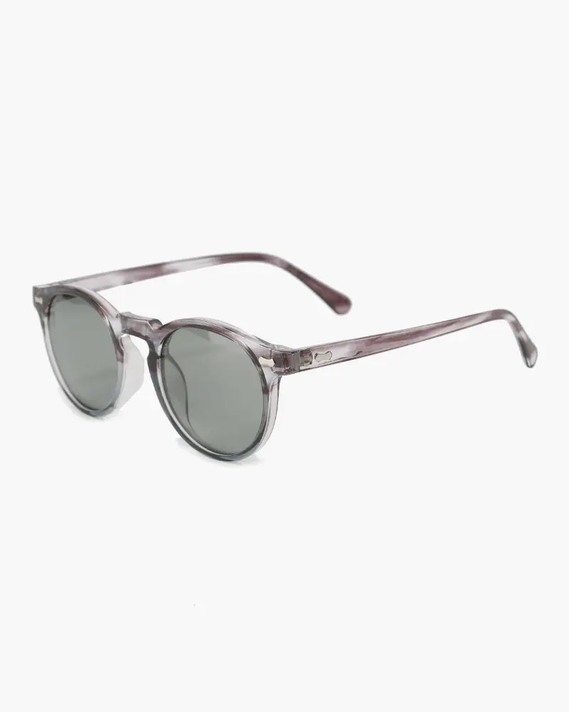 Lunettes de soleil Old Money polarisees avec monture transparente, style moderne et protection UV.