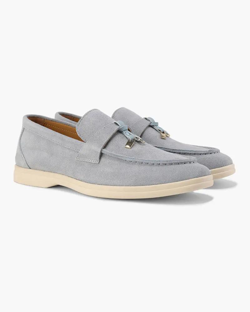 Mocassins en daim beige Old Money pour femme, pointure EU 35, confortables et élégants, vues en gros plan.