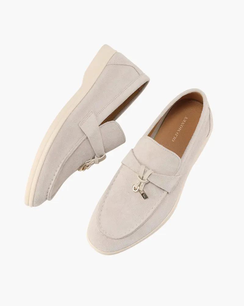 Mocassins en daim beige Old Money pour femmes, pointure EU 35, élégants et confortables, vue de côté.