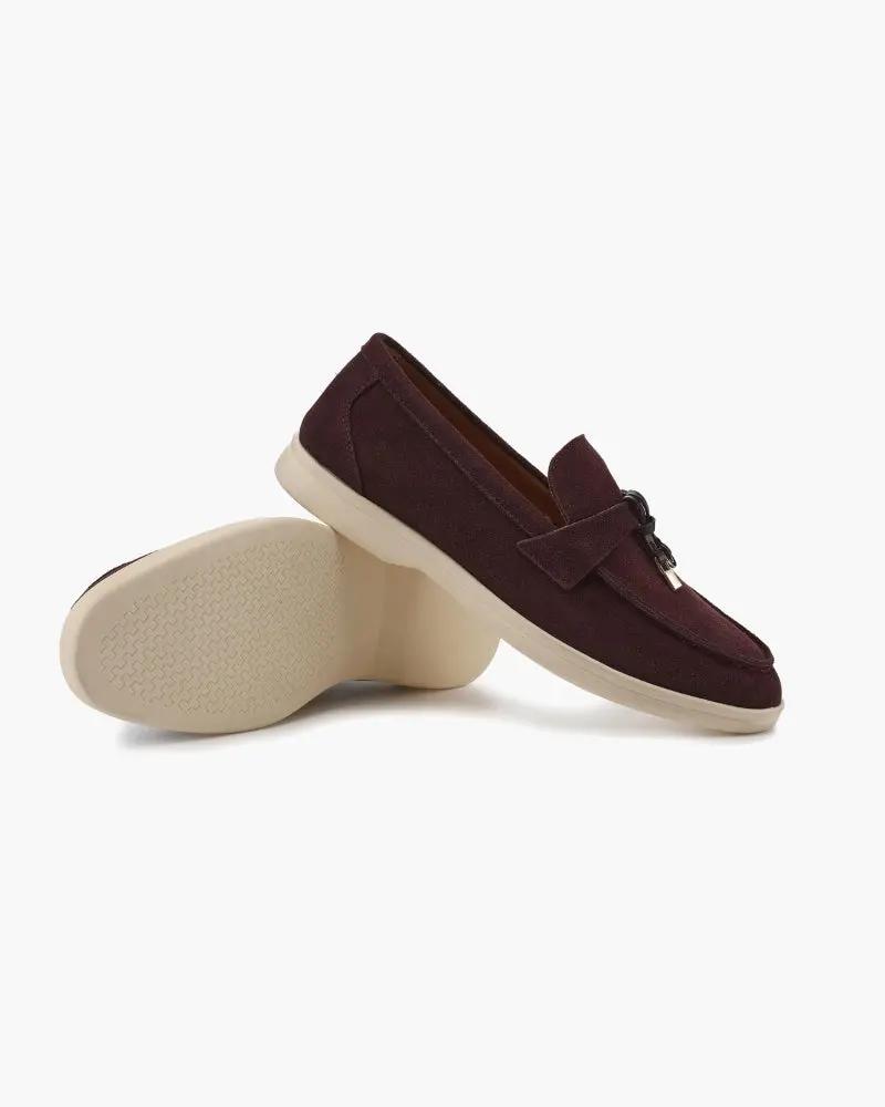 Mocassins en daim beige Old Money pour femmes, taille EU 35, élégants et confortables, visibles en gros plan.