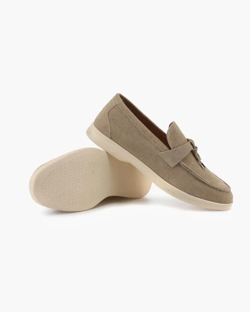 Mocassins pour femme Old Money en daim beige, pointure EU 35, confortables et élégants pour un style sophistiqué.