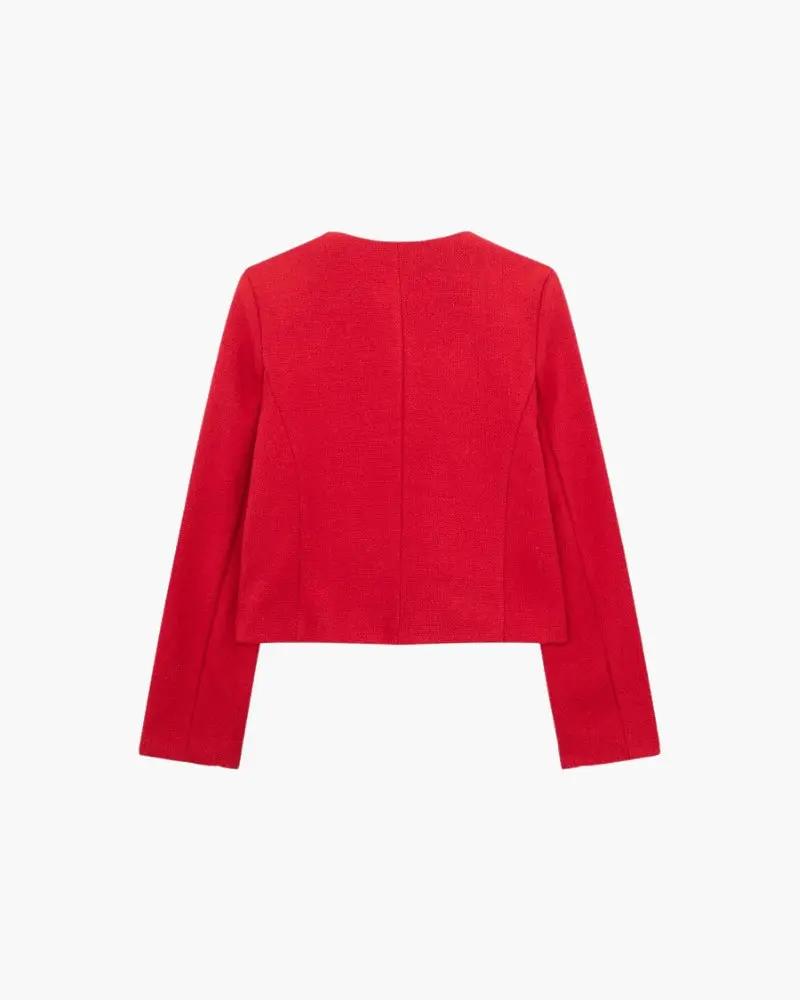 Veste blazer crop marron Old Money Women Savile, coupe élégante, portée sur un mannequin, détail des boutons et finition soignée.