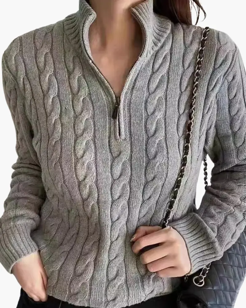 Pull gris pour femmes Old Money Women, sweat-shirt à demi-zip, look décontracté et confortable, porté par une femme.