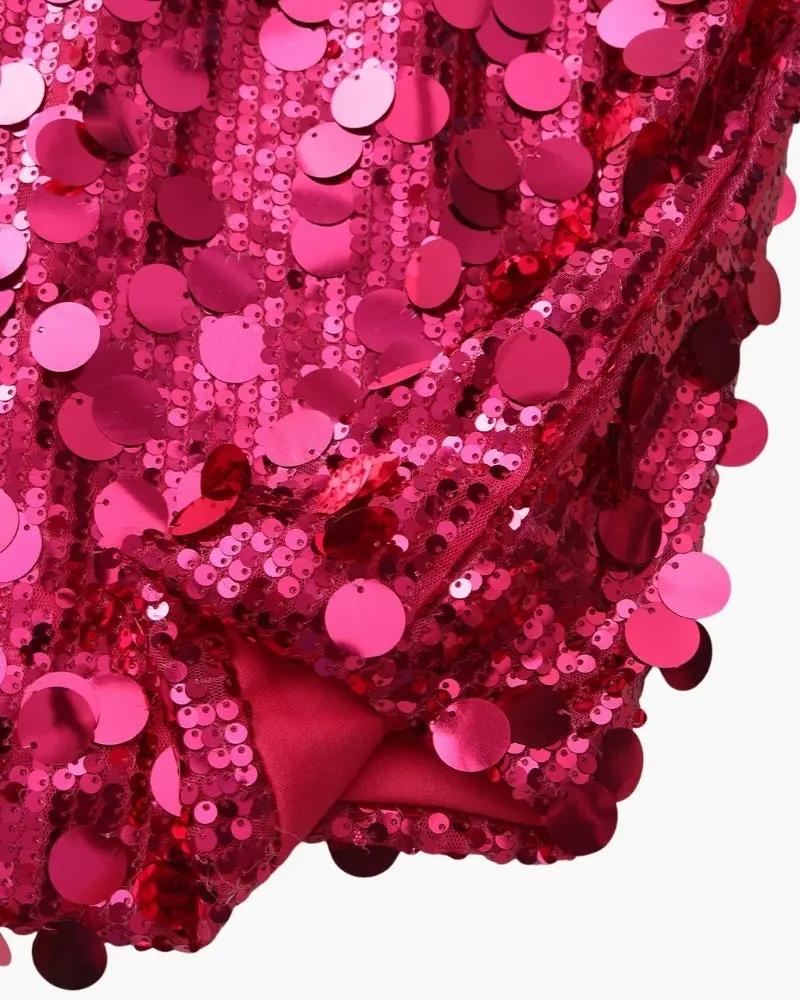 Robe courte de fête en sequins rose doré de Old Money Women, style mini avec finition brillante et détails élégants.