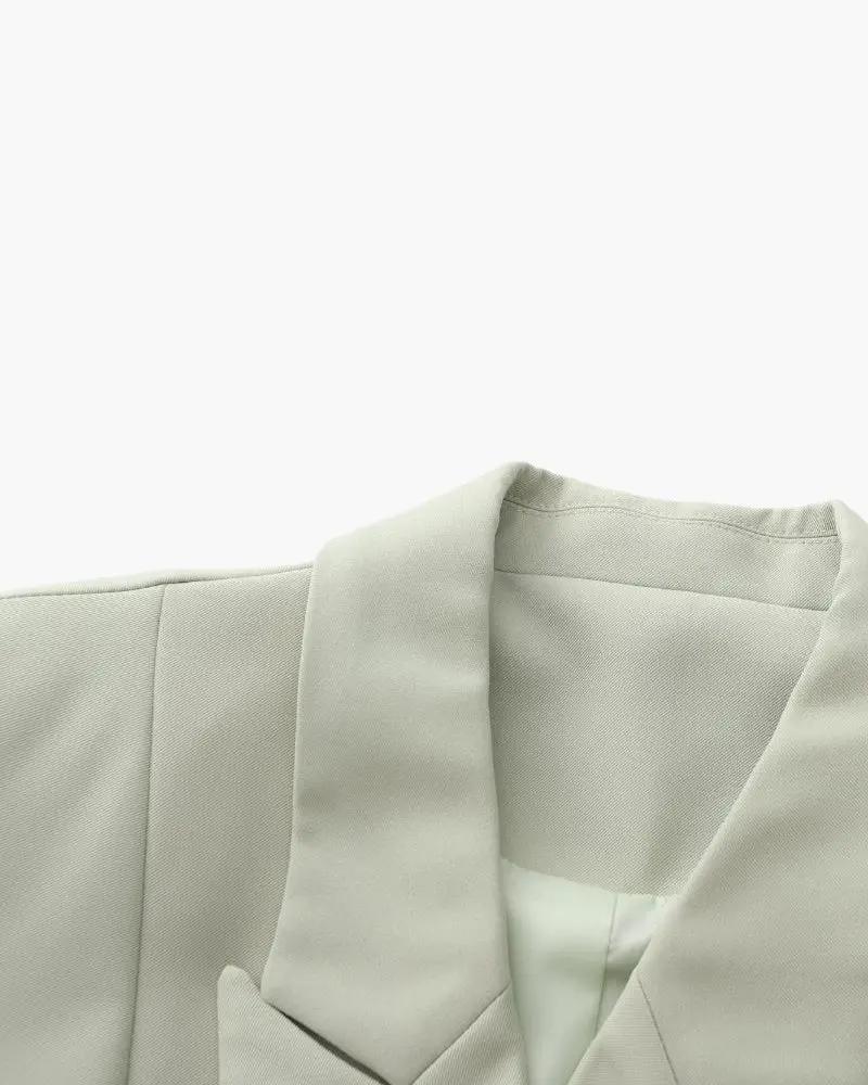 Veste blazer oversized Lady Luxe de Old Money Women, coupe élégante, tissu sophistiqué, couleur neutre, portée décontractée et chic.
