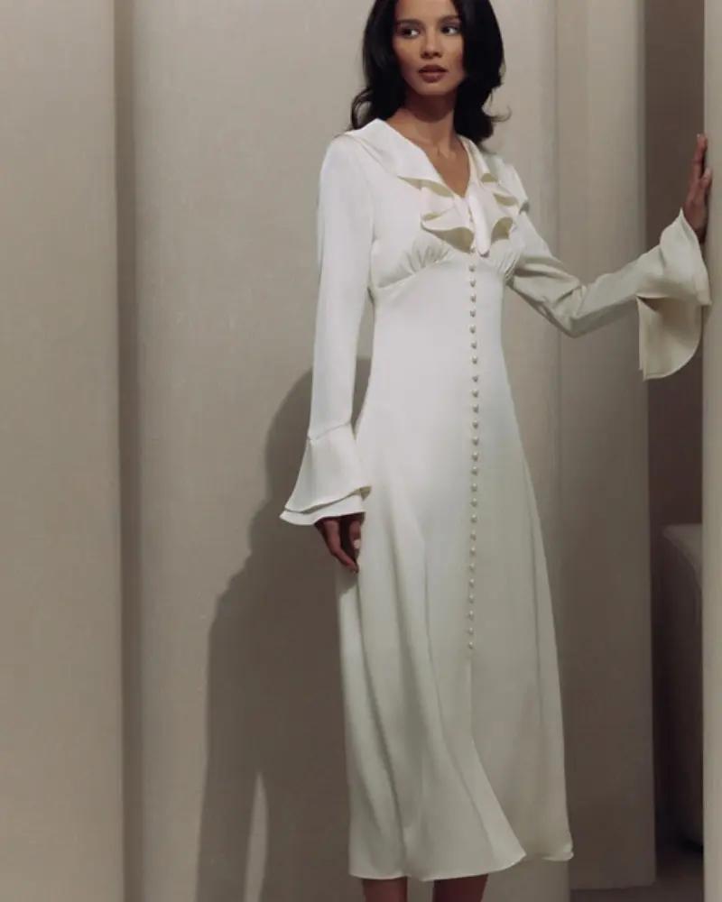 Robe midi femme Old Money avec boutons en perle, volants élégants et coupe fluide, idéale pour une tenue sophistiquée.