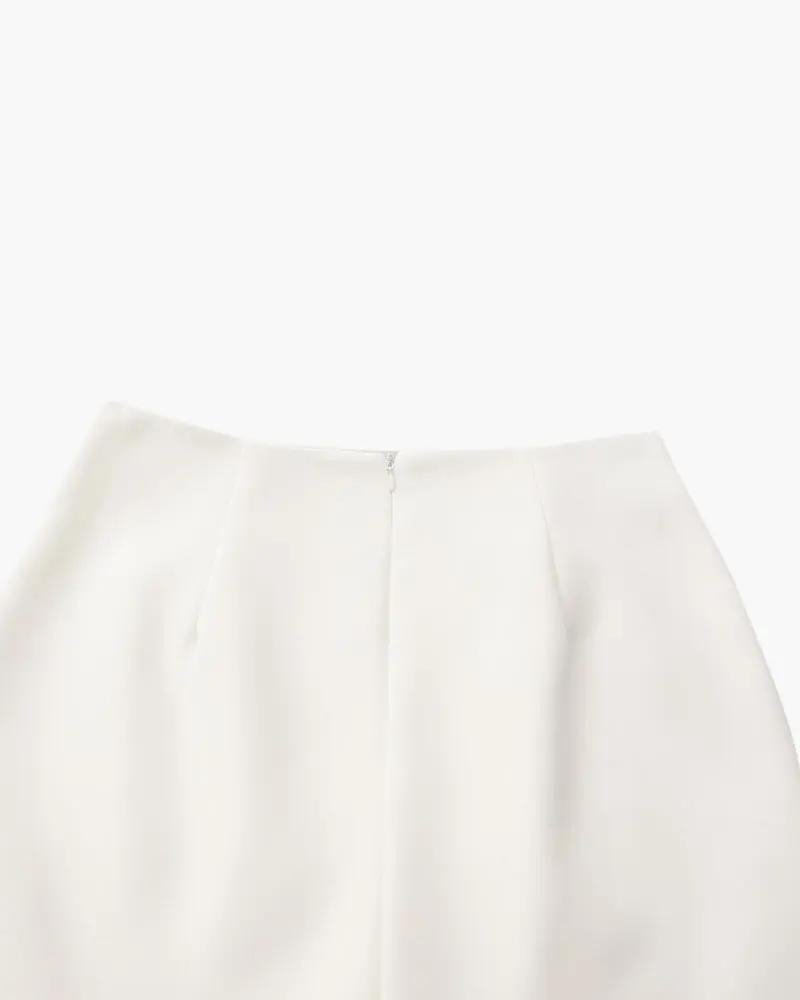 Ensemble Valencia de Old Money Women, vêtements élégants pour femmes, avec détails sophistiqués et tissu de qualité.