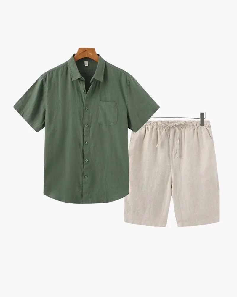 Shorts en lin beige Old Money WorldWide, style décontracté avec design confortable, visible en première plan.