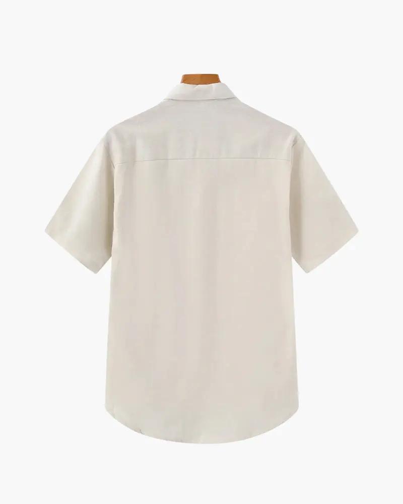 Polo en lin beige Casablanca de Old Money Worldwide porté, avec col classique et manches courtes, style élégant et décontracté