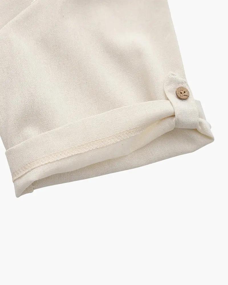 Polo en lin beige Casablanca de Old Money WorldWide, détail du col et de la texture du tissu en lin naturel.