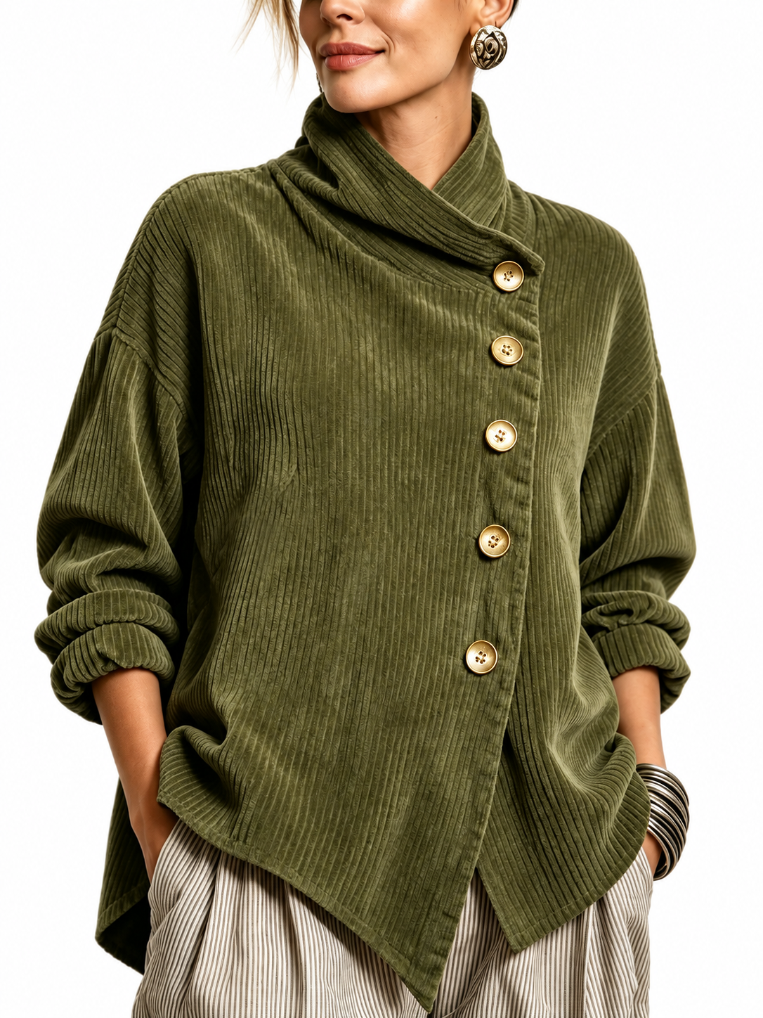 Chemise overshirt en velours côtelé Gillian de Danoir Paris, col enveloppant, coupe élégante et texture douce visible sur l'image.