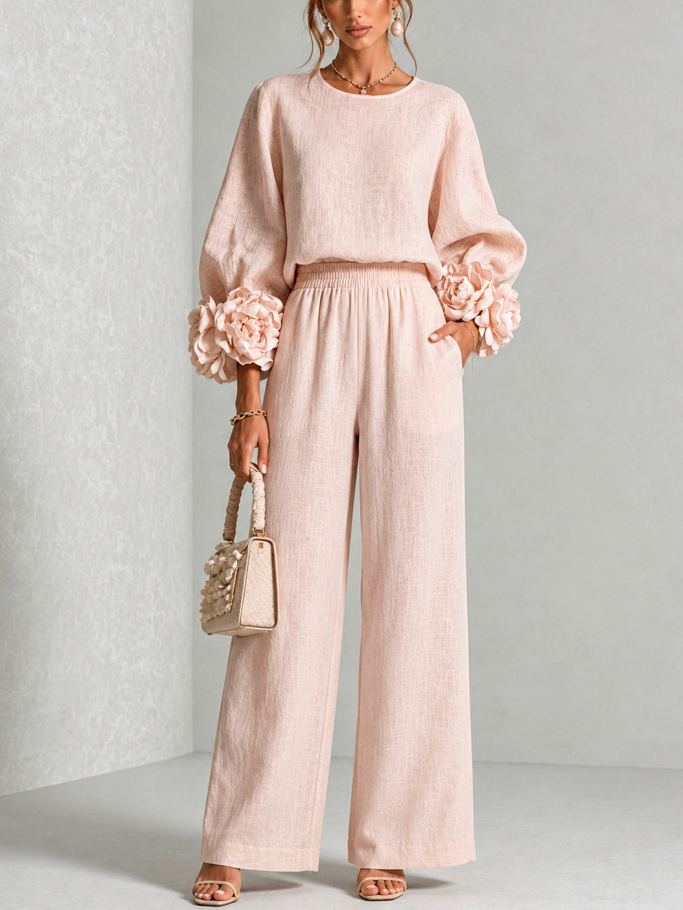 Ensemble deux pièces ROSALIE Danoir Paris à manches florales, motif floral blanc et manches longues, pour femme élégante.