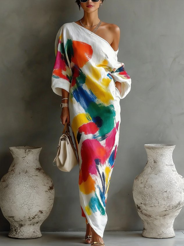 Robe longue Danoir Paris THEA Maxi Dress en tissu léger, couleur unie, portée avec ceinture à la taille, détail élégant.