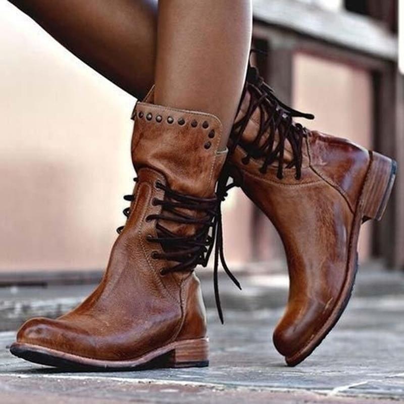 Bottes classiques Grace™ Danoir Paris en cuir marron avec semelle robuste et design élégant pour un confort intemporel.
