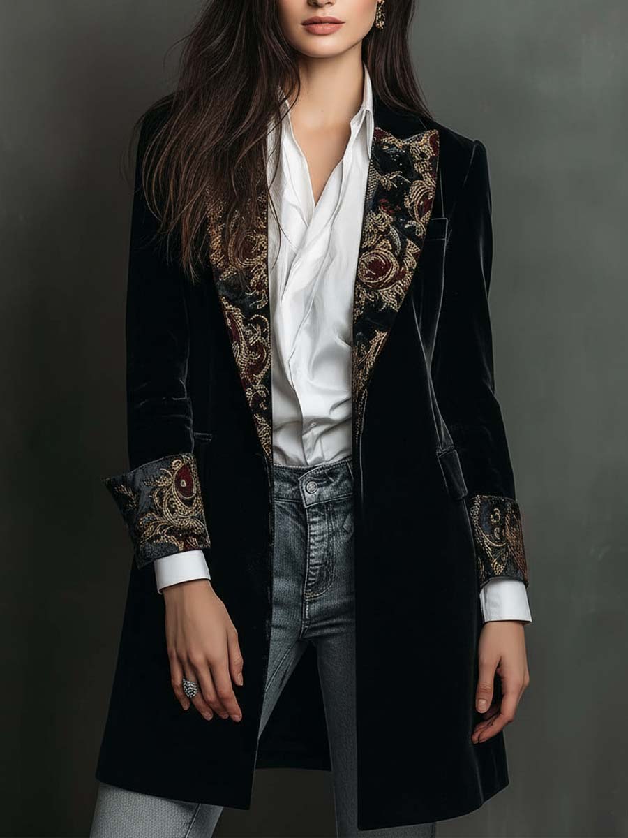 Blazer ajusté à manches longues Danoir Paris Léontine avec imprimé baroque noir, élégant et tendance.