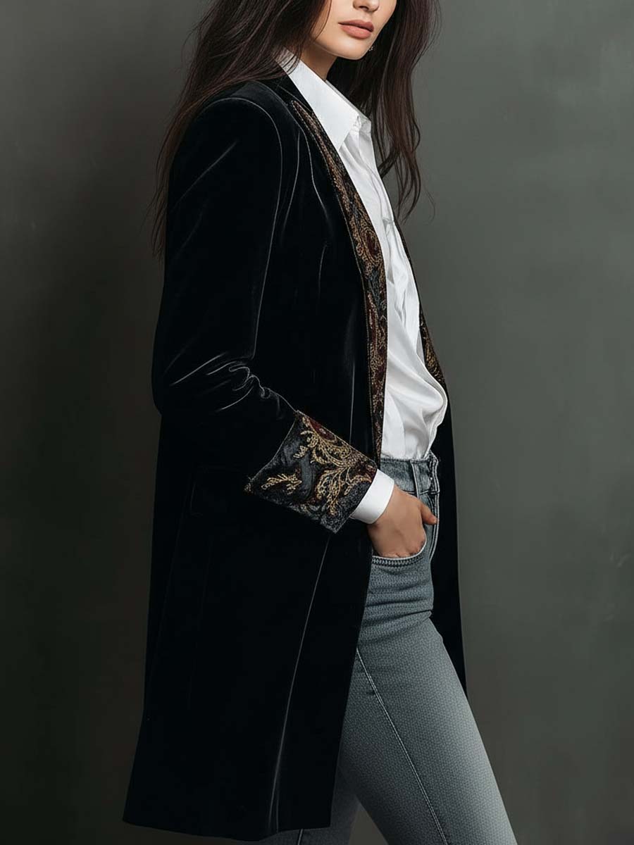 Blazer ajusté à manches longues Léontine imprimé baroque noir de Danoir Paris, élégant et sophistiqué.