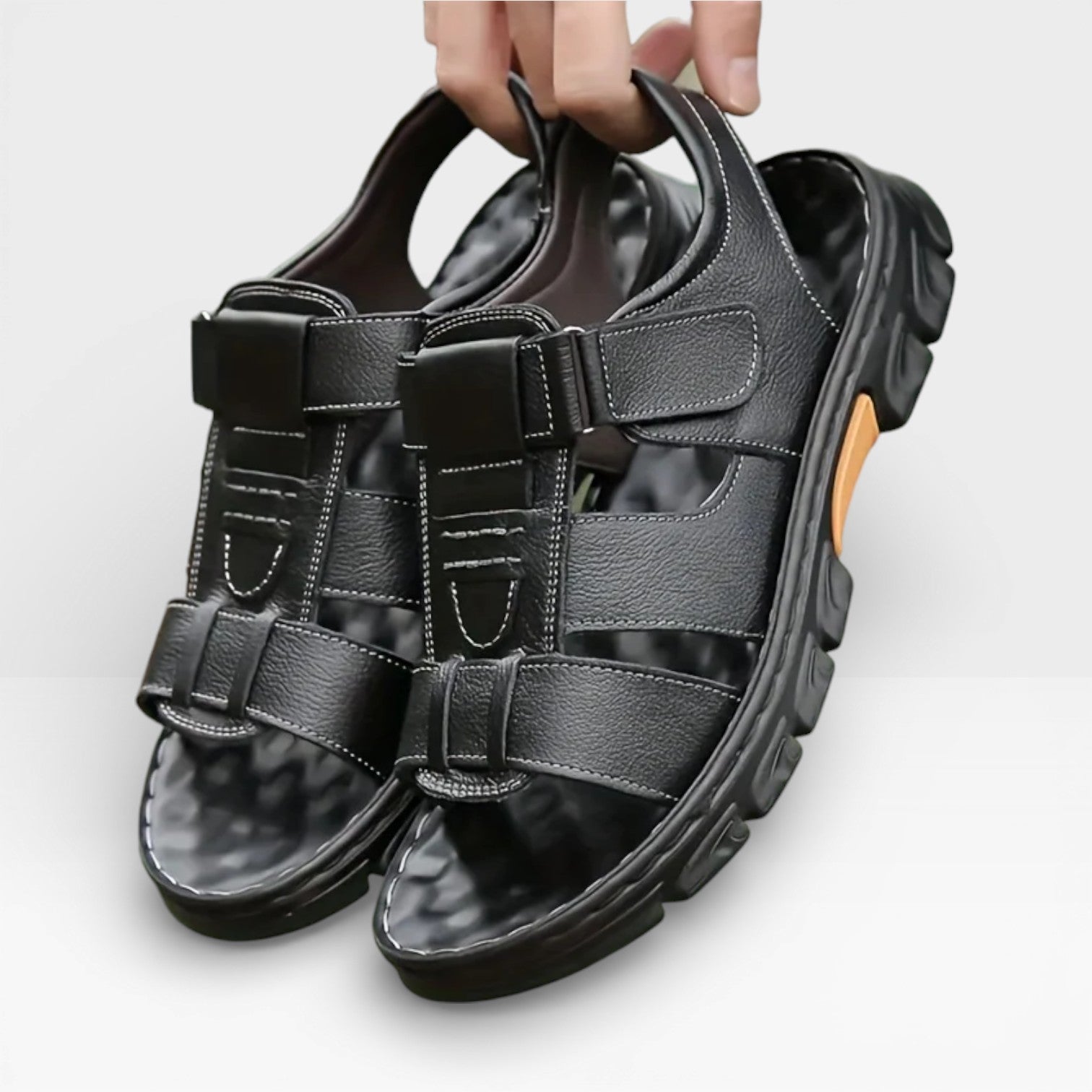 Sandales en cuir pour hommes Danoir Paris avec semelle souple, parfaites pour l'été, visibles en vue de profil.