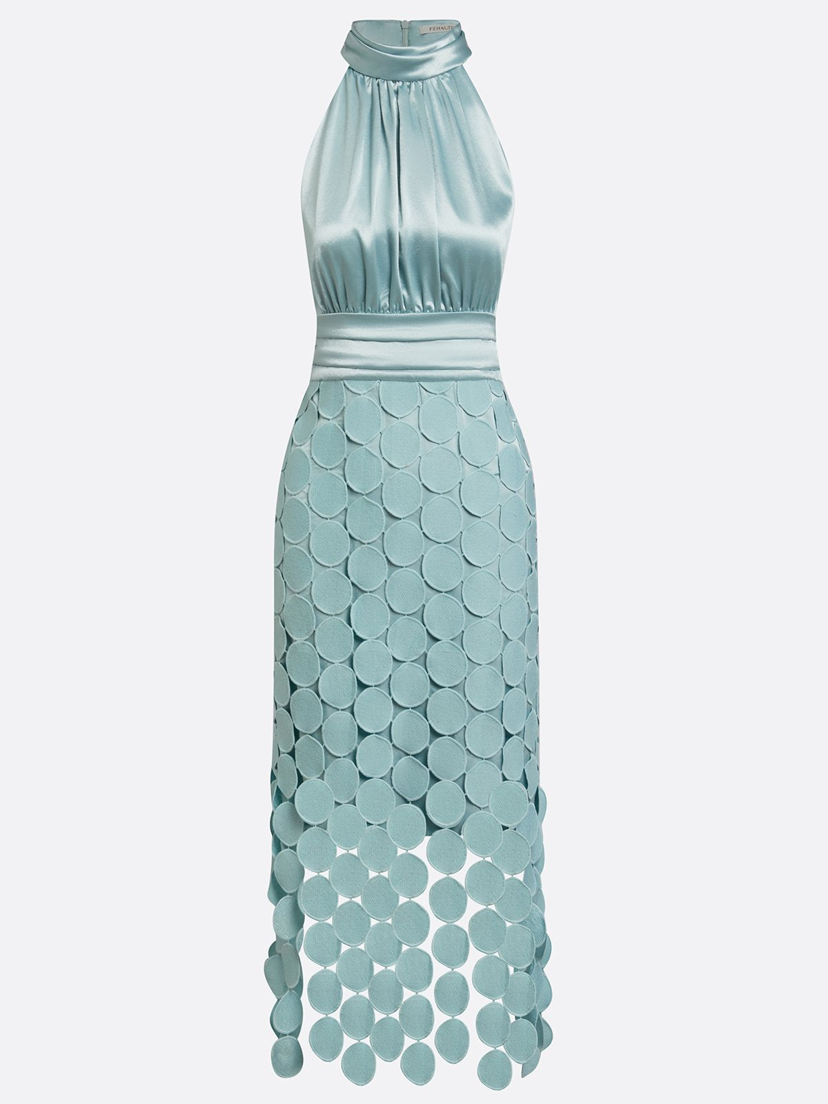 Robe midi élégante Danoir Paris pour cérémonies, tissu fluide et design sophistiqué, portée avec accessoires.