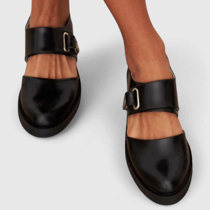 Chaussures Mary Jane orthopédiques en cuir véritable de la marque Danoir Paris, avec bride et semelle confortable visible en image.