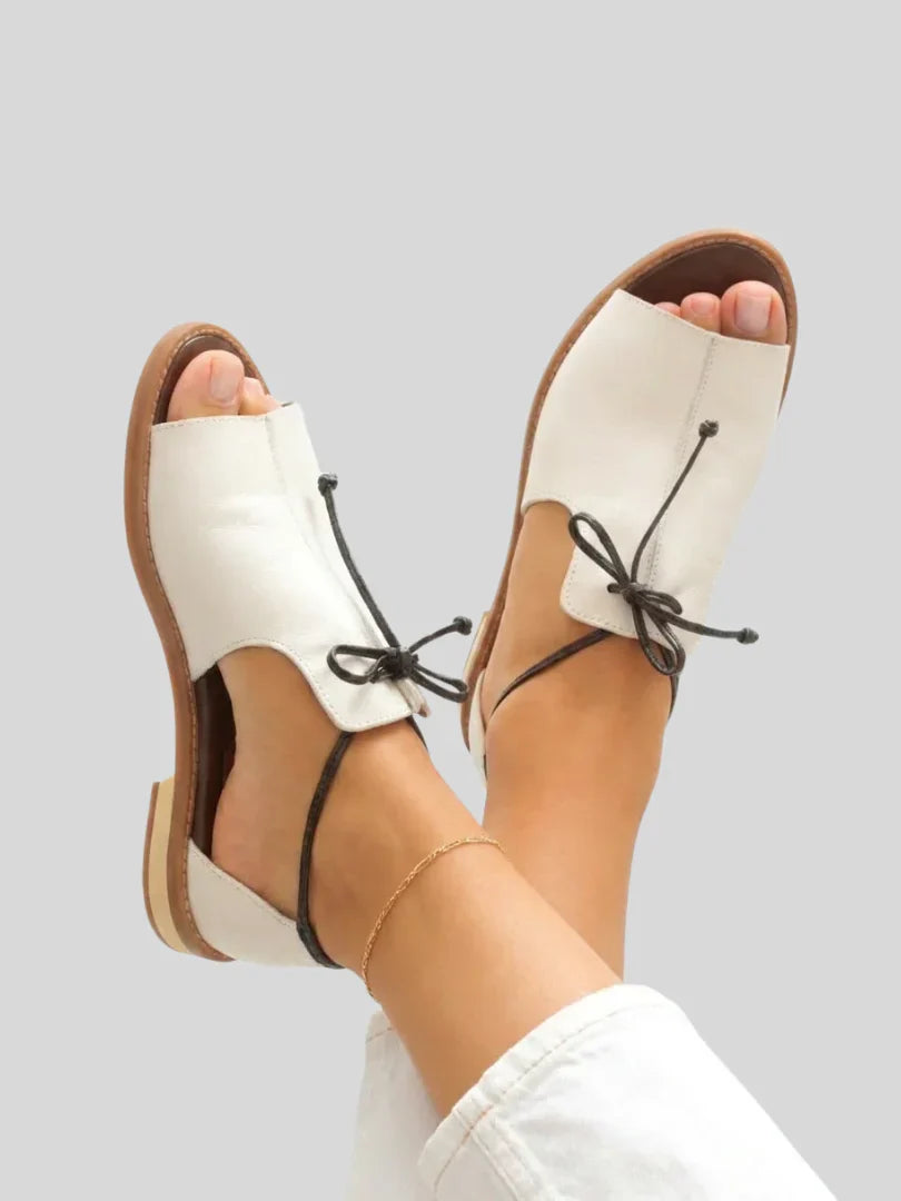 Sandales en cuir style strap de Danoir Paris, modèle LILLIANA, avec lanières élégantes et semelle confortable.