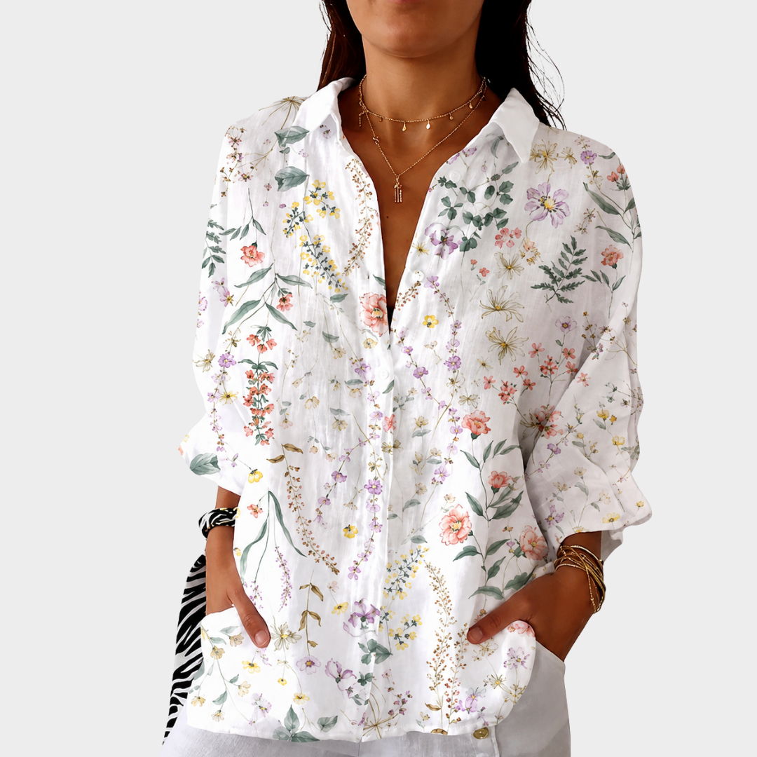 Blouse légère et colorée avec motif floral de Danoir Paris, tissu fluide et design élégant visible sur l'image.