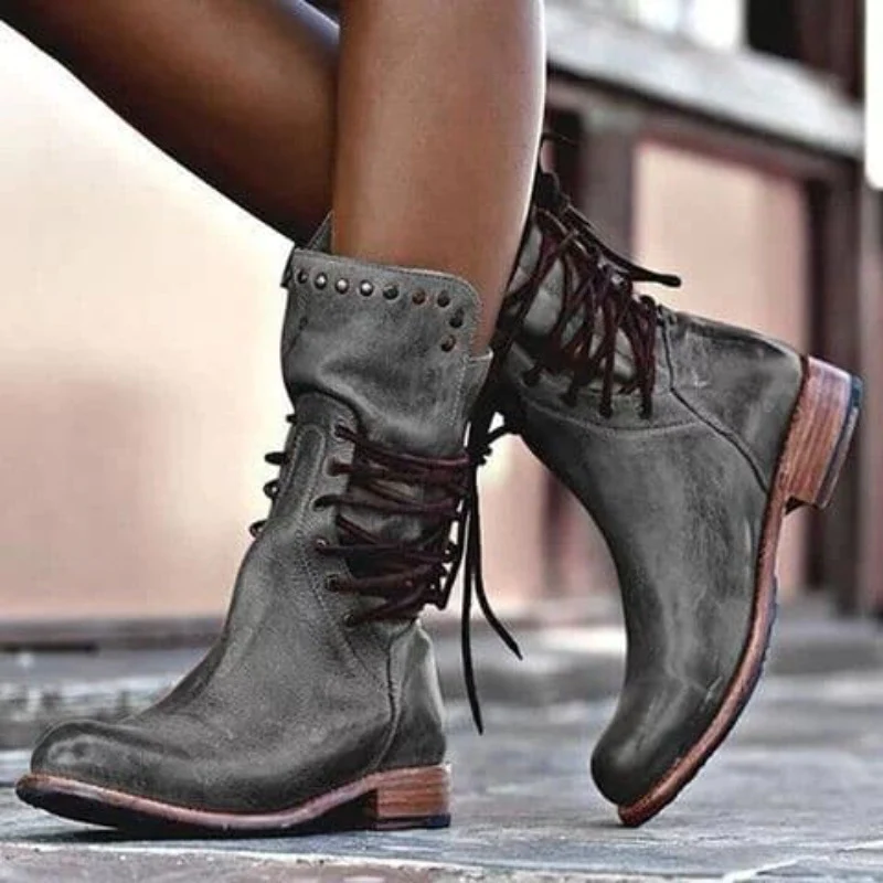 Bottes Grace™ Danoir Paris en cuir beige avec semelle confortable, style classique et moderne, vue de face sur fond blanc