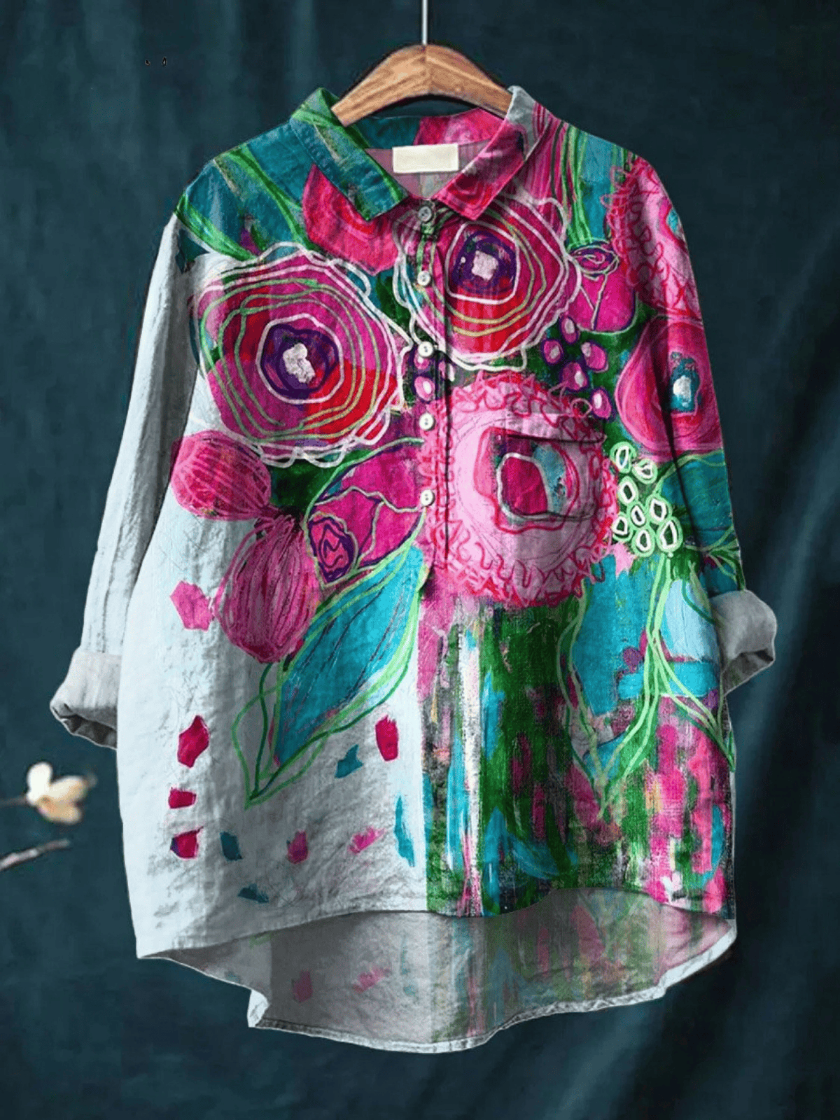 Chemise légère et élégante Ella de Danoir Paris, tissu fluide avec détails sophistiqués, vue de face.