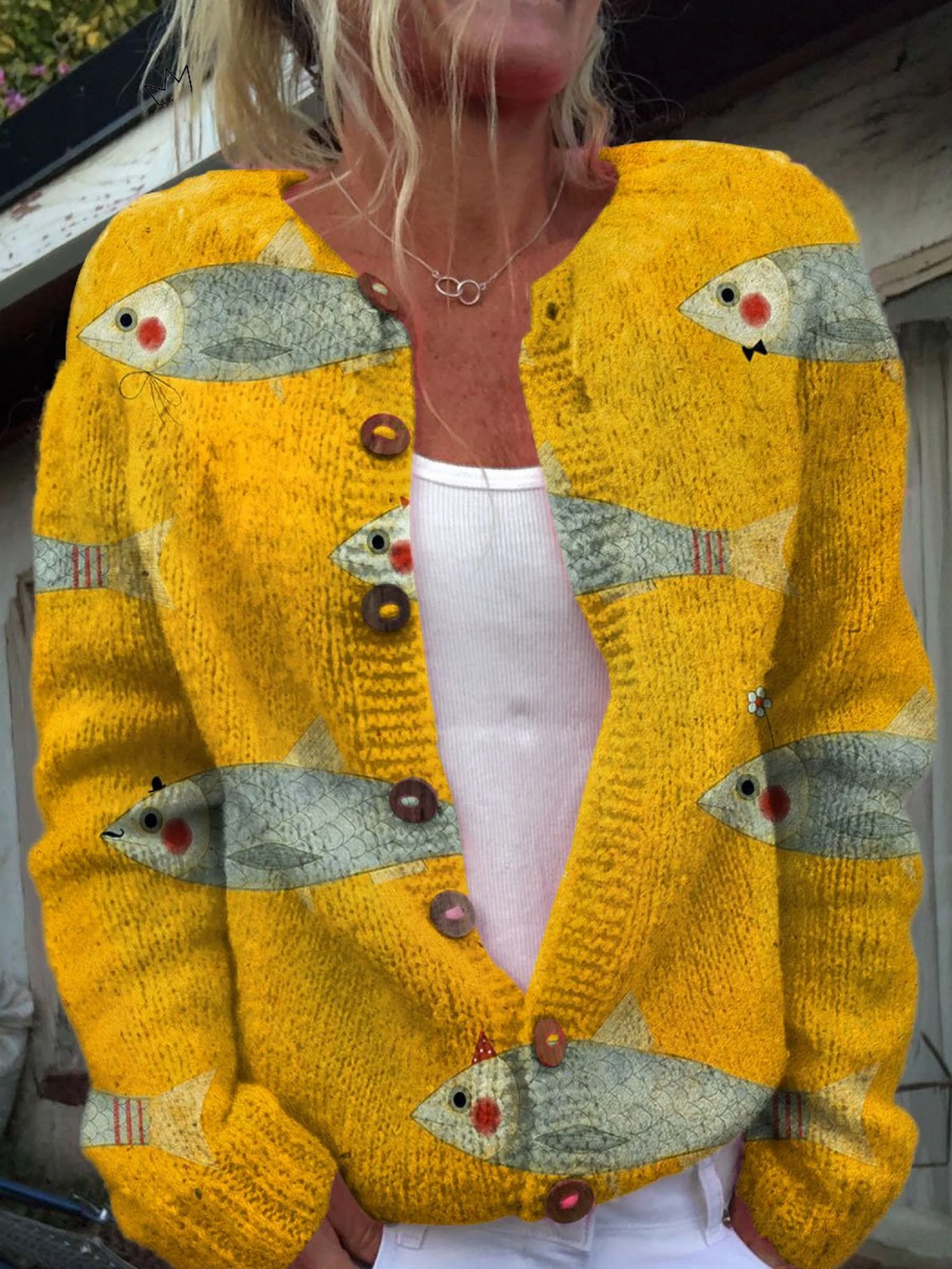 Cardigan vintage en maille Anouk™ de Danoir Paris, pull-over chaud avec boutons, porté en gros plan sur un mannequin.