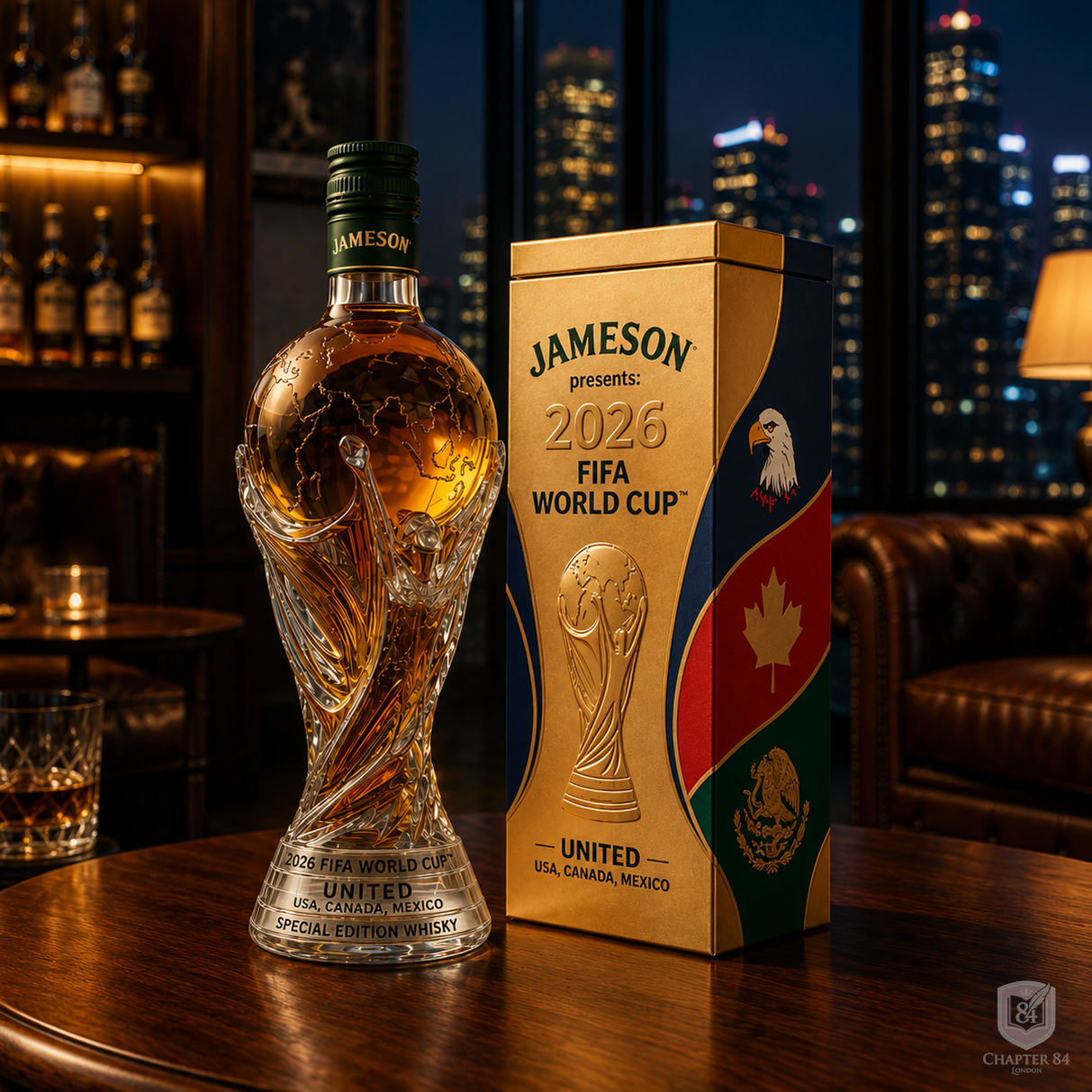 Decanter à whisky édition Coupe du Monde 2026 Danoir Paris, verre transparent avec logo et décoration sportive.