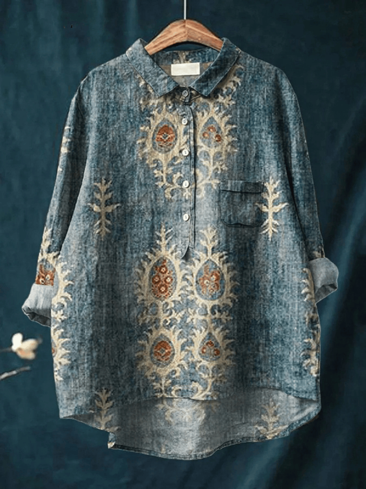 Chemise décontractée élégante Daisy de Danoir Paris, tissu léger avec col classique et boutons, vue de face.
