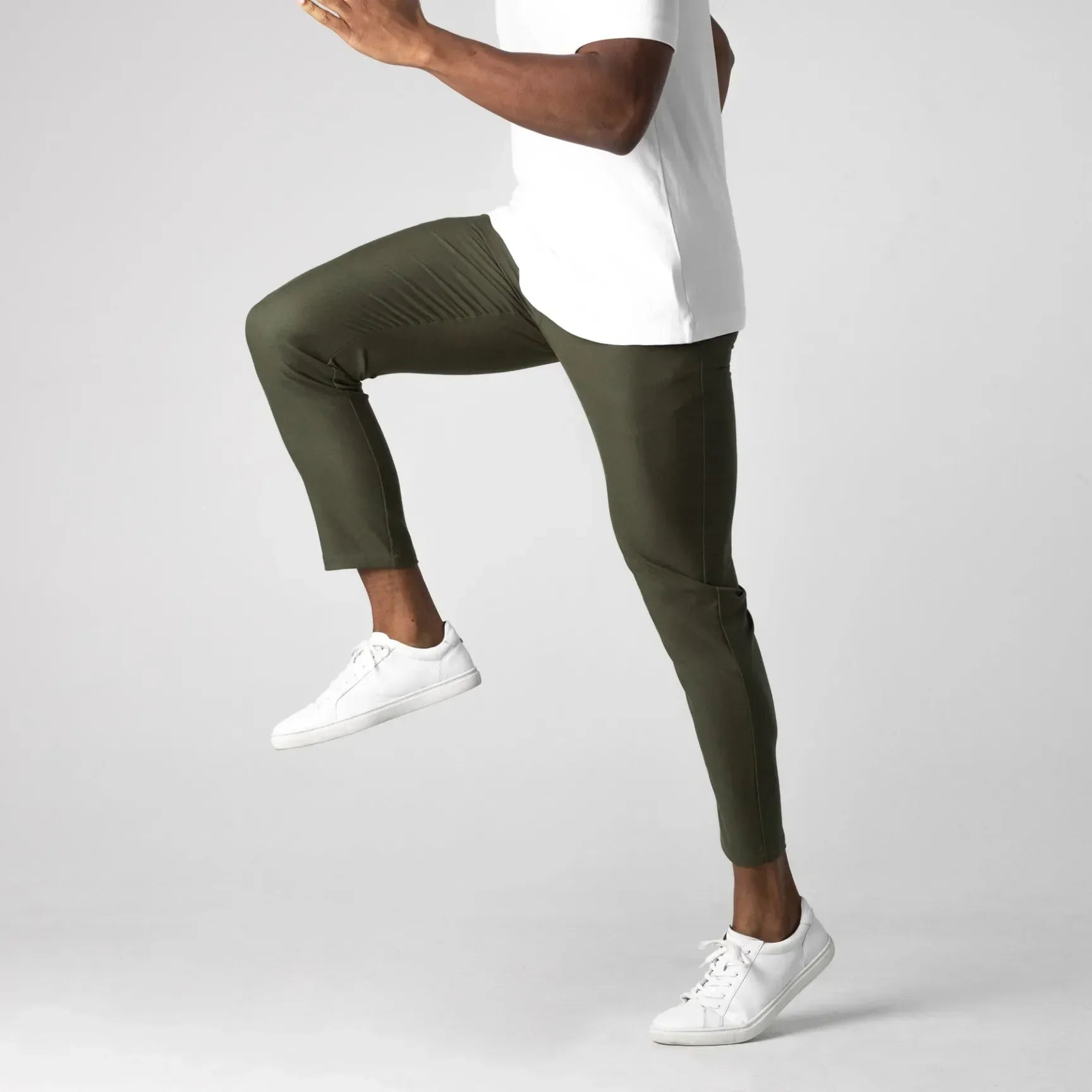 Chiné premium Danoir Paris, pantalon chino élastique pour hommes, coupe élégante et confortable, couleur beige.