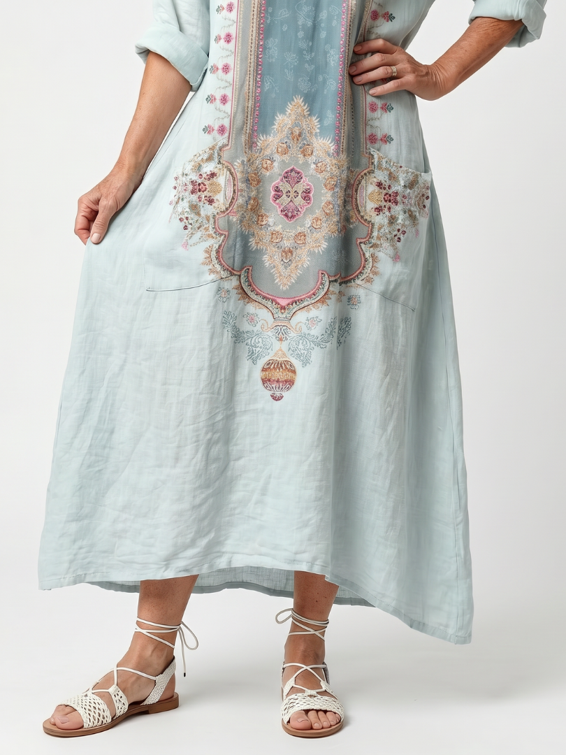 Robe midi brodée Danoir Paris Kassiani avec poches surdimensionnées et panneau décoratif, vue de face
