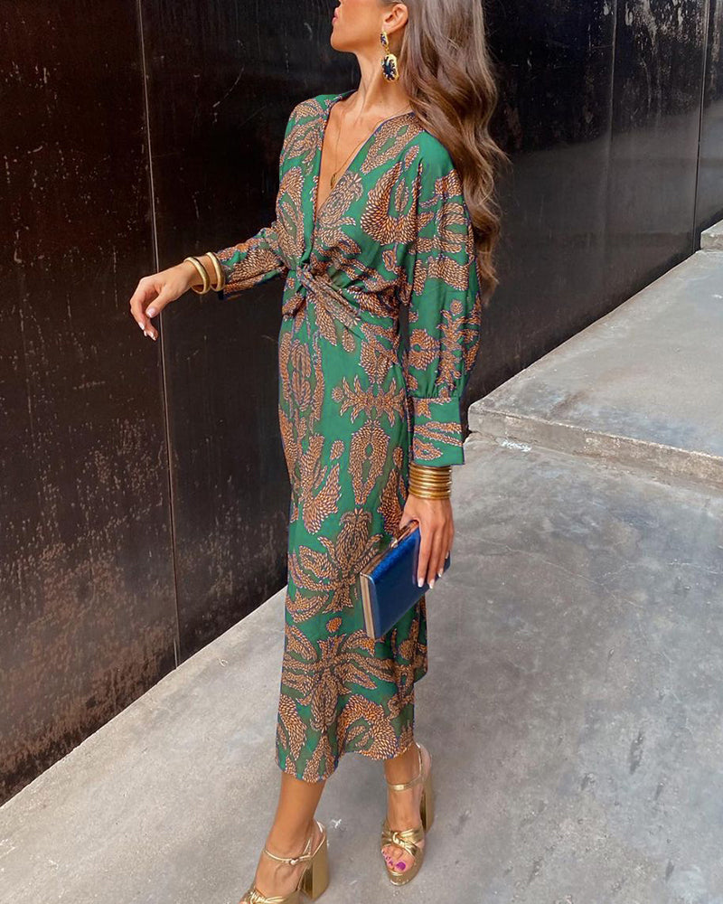 Robe midi femme imprimée à manches longues Danoir Paris, style élégant et féminin, portée sur un modèle.