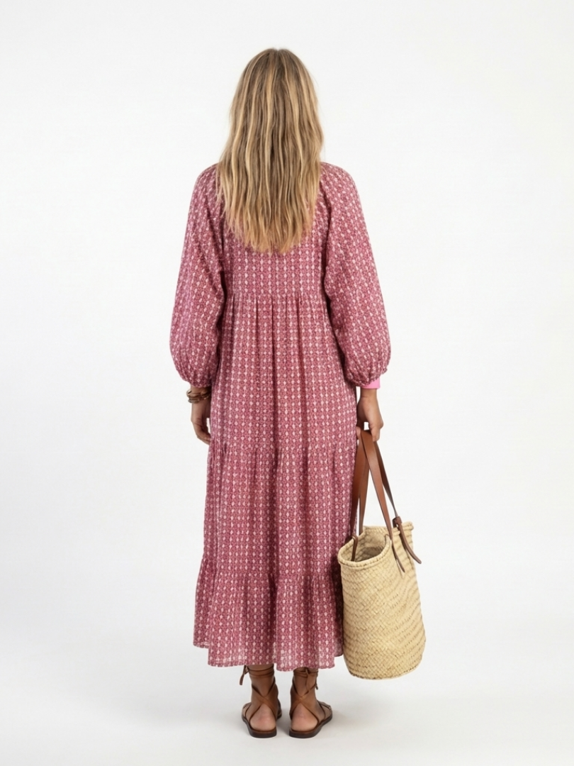 Robe midi Danoir Paris Arlette à imprimé géométrique avec manches longues, style élégant et moderne.