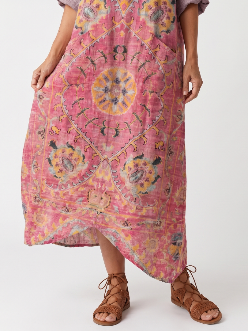 Robe midi décontractée Danoir Paris Tilda avec motif abstrait, tissu fluide et style élégant pour un look chic et confortable.
