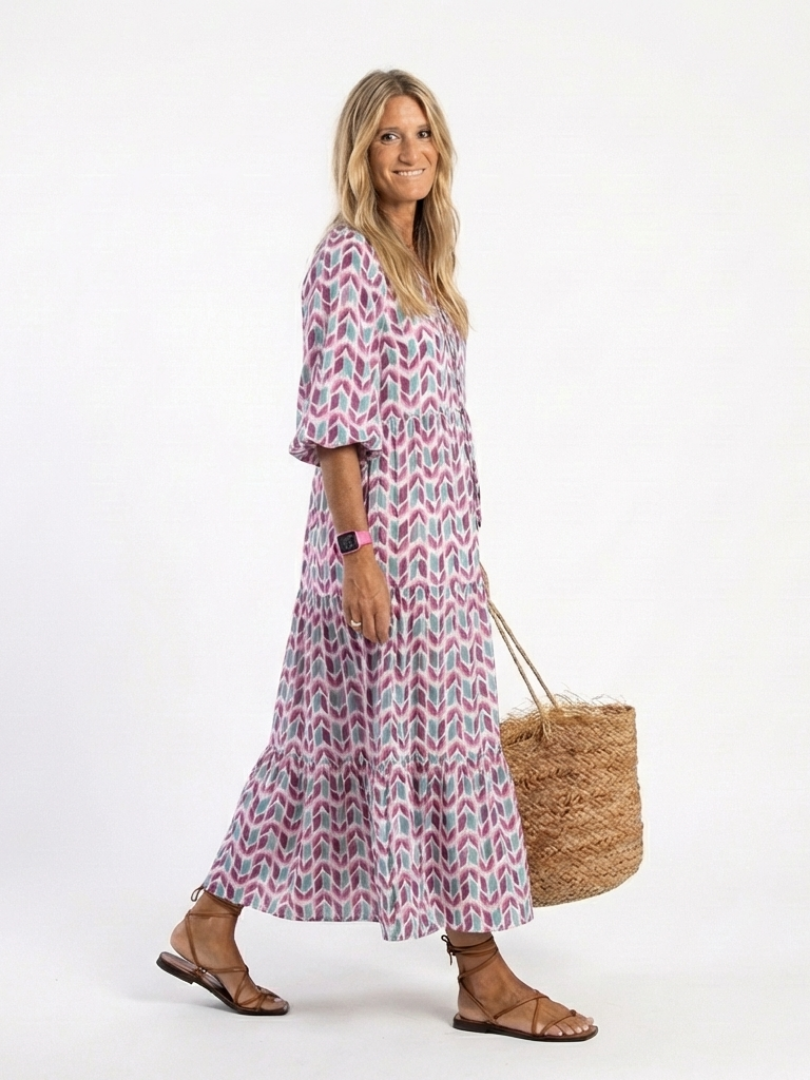 Robe midi à manches longues Danoir Paris Mireya avec motif géométrique, tissu fluide et style élégant.