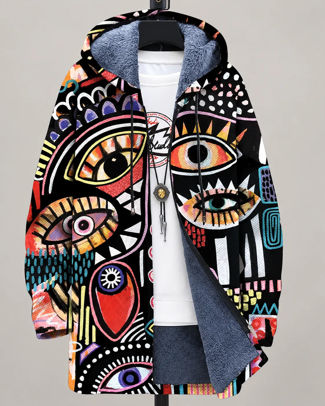 Veste à capuche Danoir Paris Elara avec imprimé artistique d'œil, tissu léger et design moderne, vue de face.