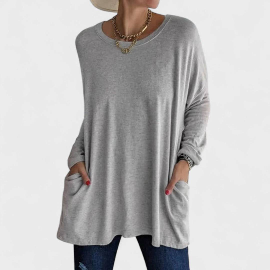 T-shirt décontracté et élégant Danoir Paris Mira, en coton blanc avec détails modernes, porté sur mannequin.