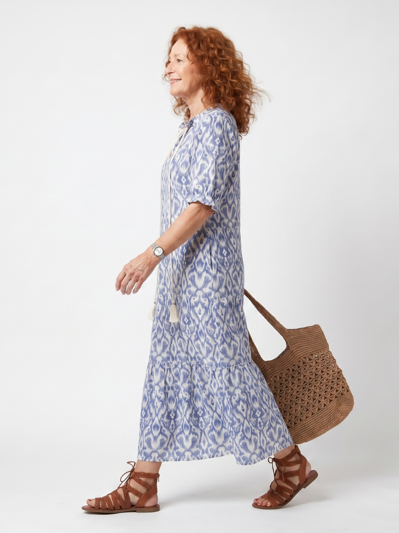 Robe midi imprimée Danoir Paris Ottoline avec nœud frangé, style élégant et tendance, vue de face sur mannequin.