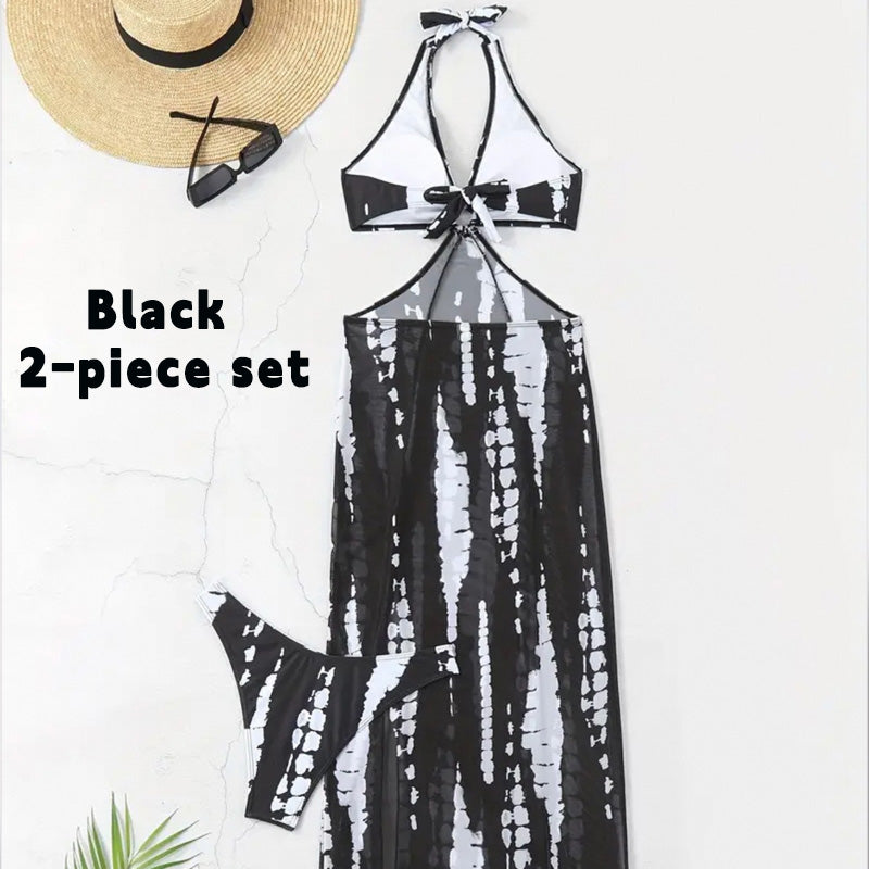 Maillot de bain style halter-neck à découpe et robe de plage tie-dye de Danoir Paris, avec motifs colorés et design tendance