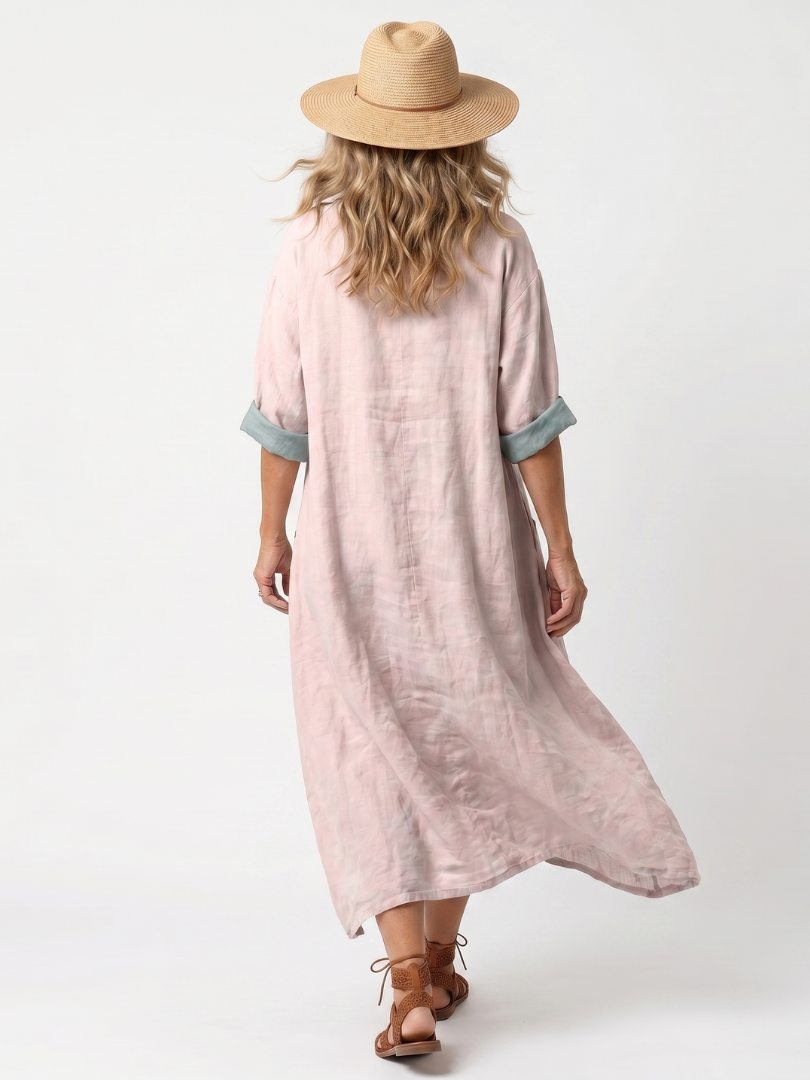 Robe midi décontractée Danoir Paris Kenza avec panneaux brodés, poches et coupe élégante, portée en situation casual.