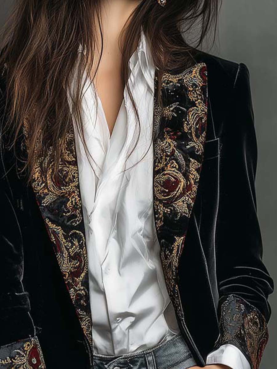 Blazer ajusté à manches longues Léontine de Danoir Paris avec imprimé baroque noir, tissu élégant et coupe flatteuse.