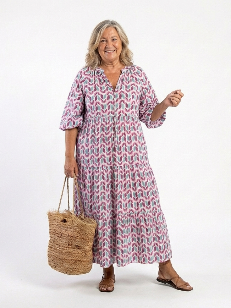 Robe midi à manches longues Danoir Paris Mireya avec motif géométrique, tissu fluide et design élégant.